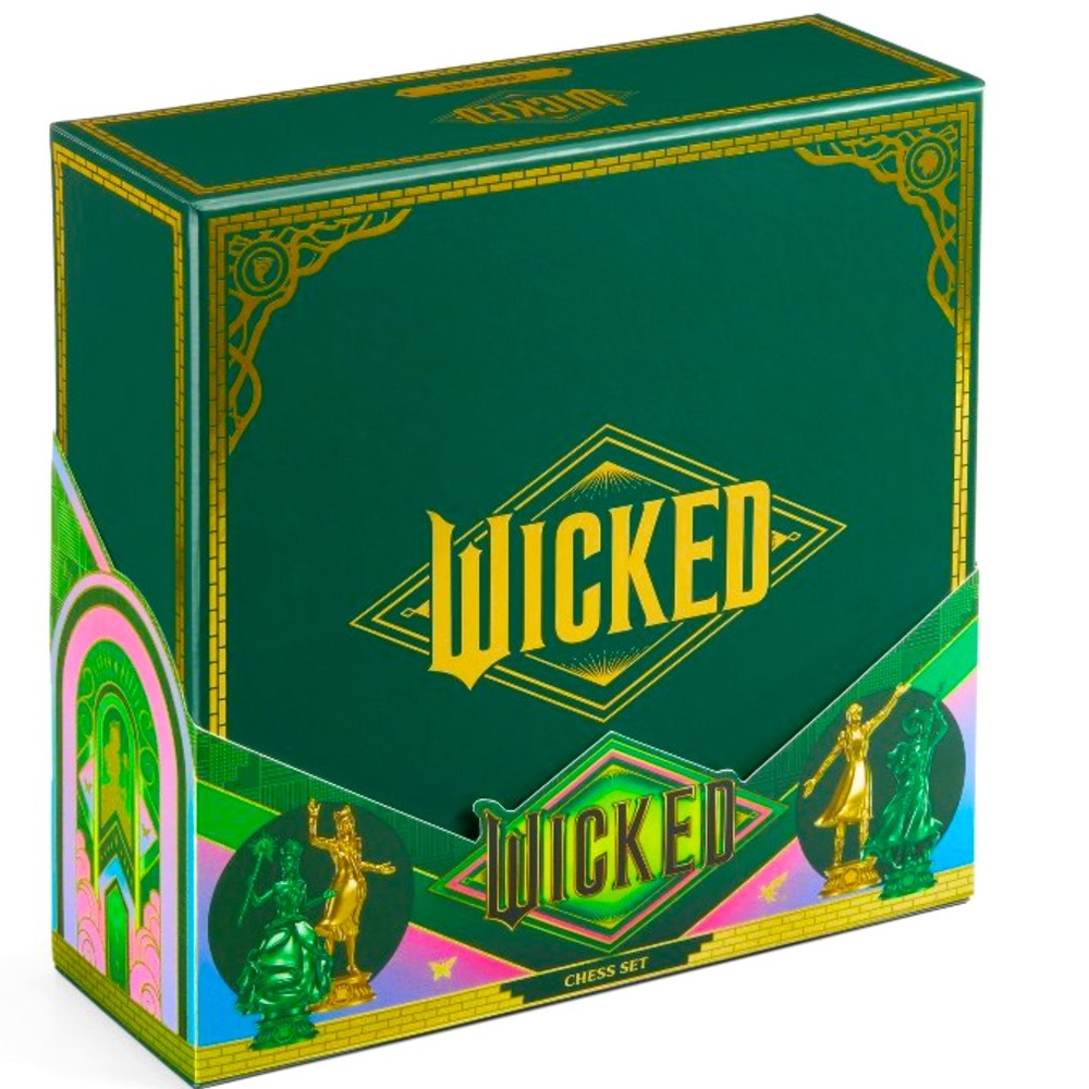 NIB The Noble Collection Wicked Chess
Set - Shiz vs. Emerald City